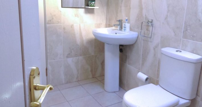 Beachside Cottage Downings - bathroom