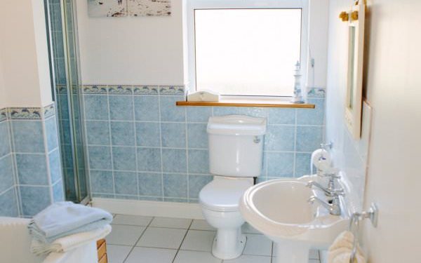 Main Bathroom of Harbour Heights