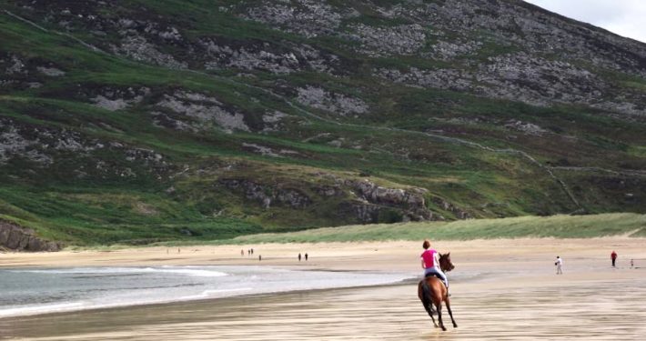 Mia's Cottage - Letter Clonmany - horse riding at Tullagh Bay