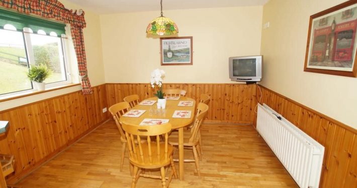 Sea View Cottage Donegal Town - dining area