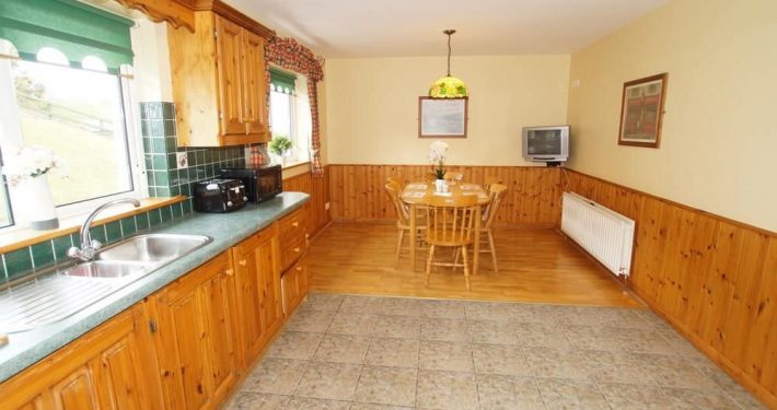 Sea View Cottage Donegal Town - dining area